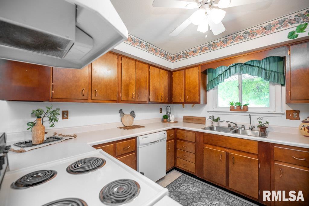 1526 Division Street Metamora, IL 61548 - Photo 11 of 33