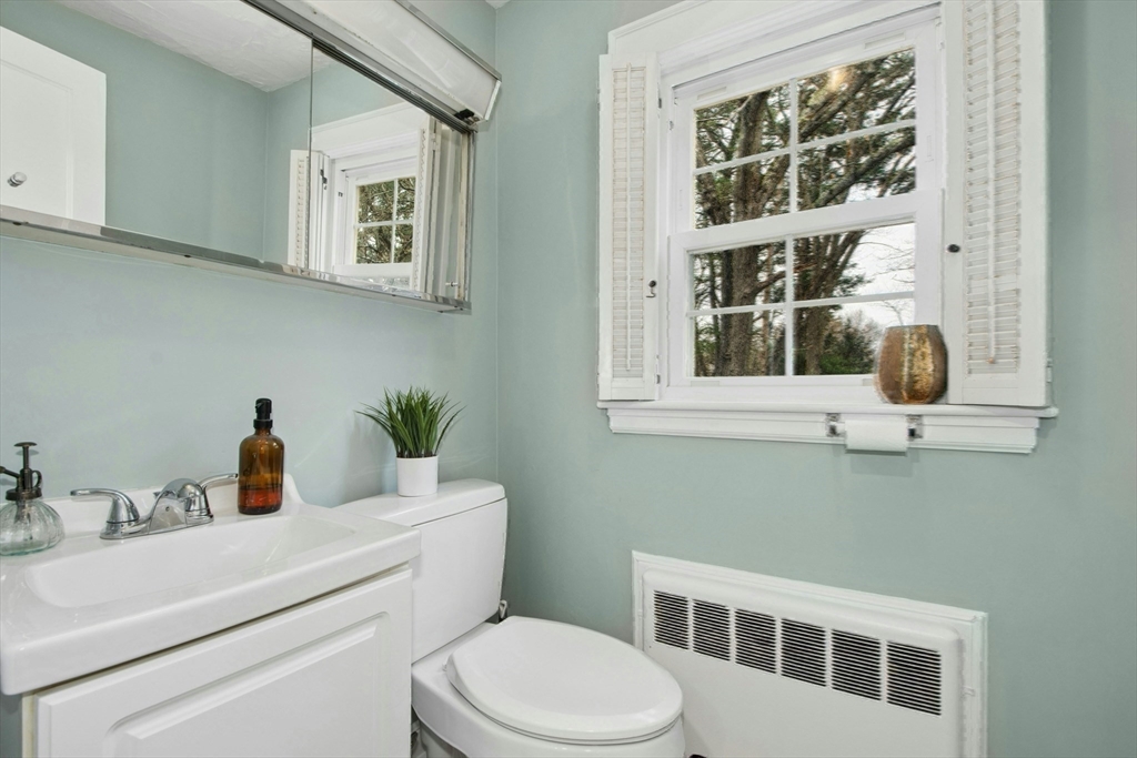 94 Spruce Street Framingham, MA 01701 - Photo 11 of 36