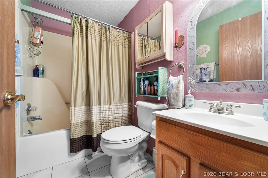 2264 Bittersweet Road Lake Ozark, MO 65049 - Photo 29 of 43 Guest bath