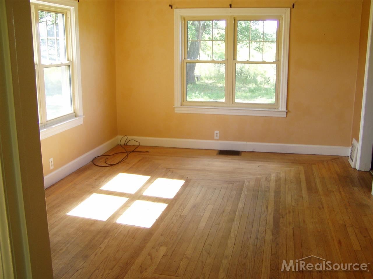 8684 Bryce Road Avoca, MI 48006 - Photo 10 of 23 31214551-9.JPG