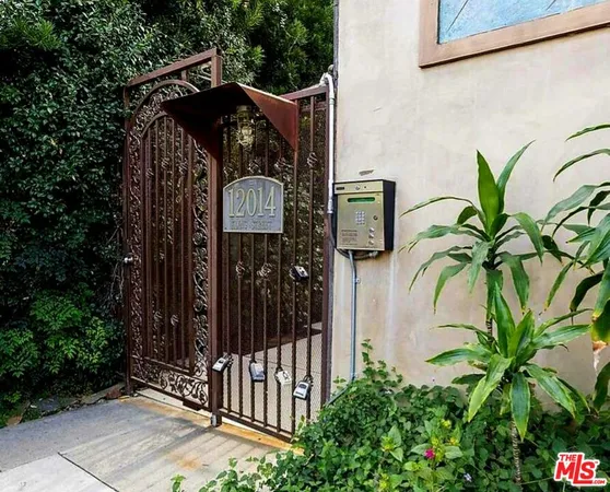 $2,900 | 12014 Kling Street, Unit 4, Valley Village, CA 91607