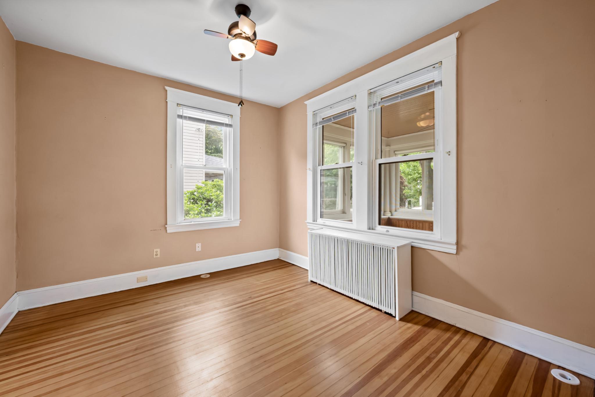 600 Dunkirk Road Baltimore, MD 21212 - Photo 17 of 36 Spacious bonus room with warm tones and charm.