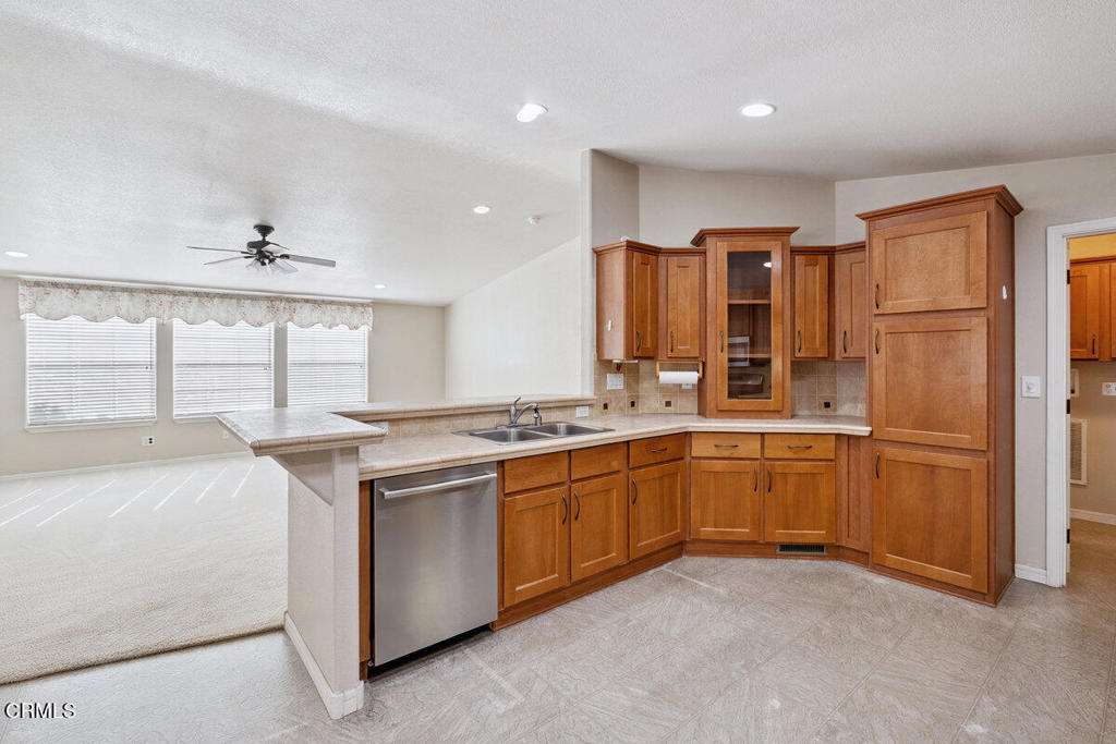 139 Dickens Circle, Unit 139 Ventura, CA 93003 - Photo 21 of 45 028_cjp_0411_589