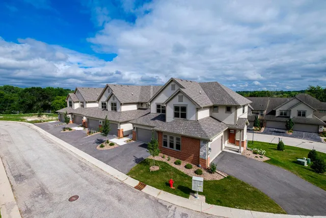 $474,900 | 165 Aerie Circle, Unit 105, Brookfield, WI 53045