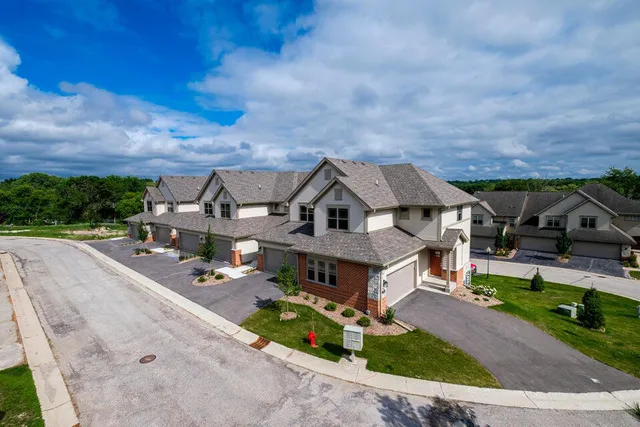 $474,900 | 165 Aerie Circle, Unit 105, Brookfield, WI 53045