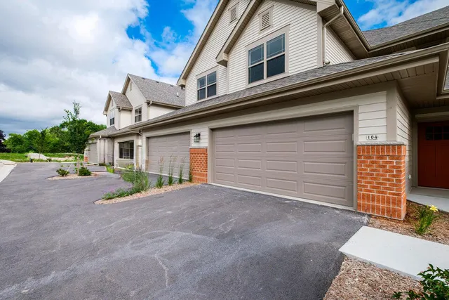 $474,900 | 165 Aerie Circle, Unit 105, Brookfield, WI 53045