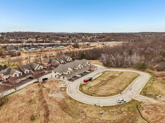 $474,900 | 165 Aerie Circle, Unit 105, Brookfield, WI 53045