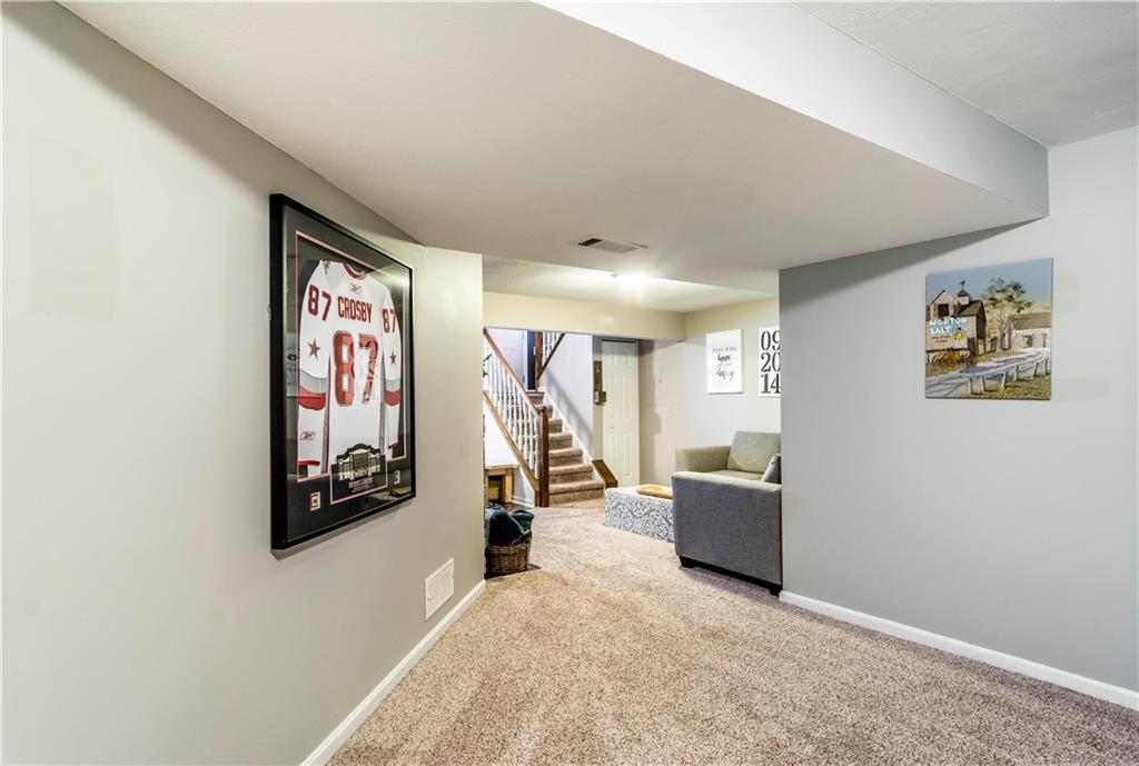 236 Randy Lane Coraopolis, PA 15108 - Photo 18 of 25 Gallery Image 18