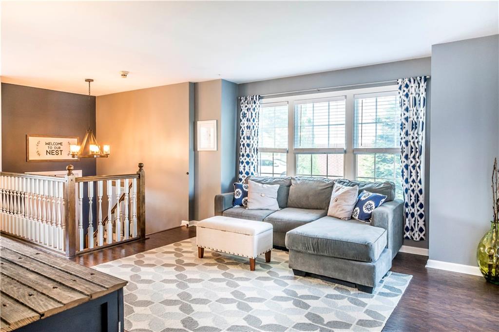 236 Randy Lane Coraopolis, PA 15108 - Photo 4 of 25 Gallery Image 4