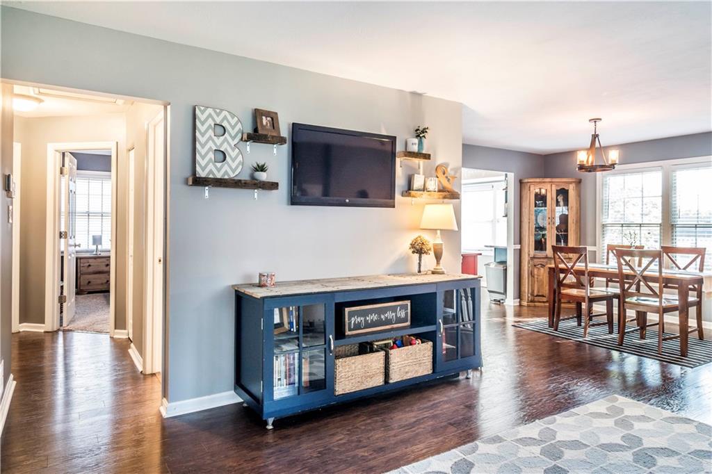 236 Randy Lane Coraopolis, PA 15108 - Photo 5 of 25 Gallery Image 5