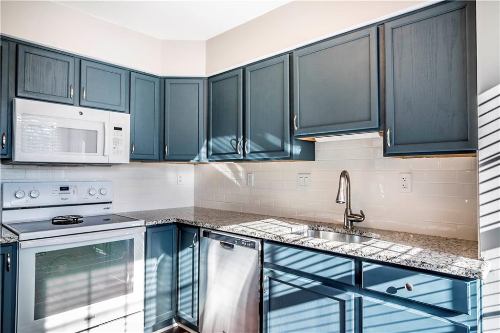 236 Randy Lane Coraopolis, PA 15108 - Photo 9 of 25 Gallery Image 9