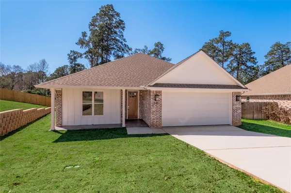 $389,000 | 825 Village Gate Circle, Nacogdoches, TX 75961