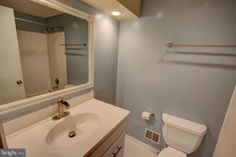 $3,200 | 4 Fendall Avenue, Alexandria, VA 22304