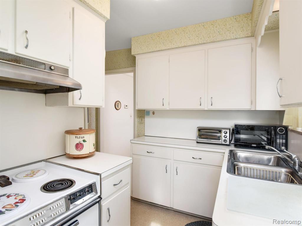 51 Vernier Road Grosse Pointe Shores, MI 48236 - Photo 7 of 28