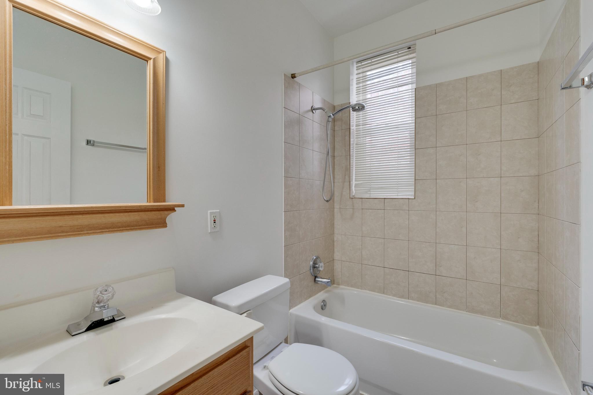 33 R Street Northeast, Unit A Washington, DC 20002 - Photo 26 of 33 2nd full bathroom