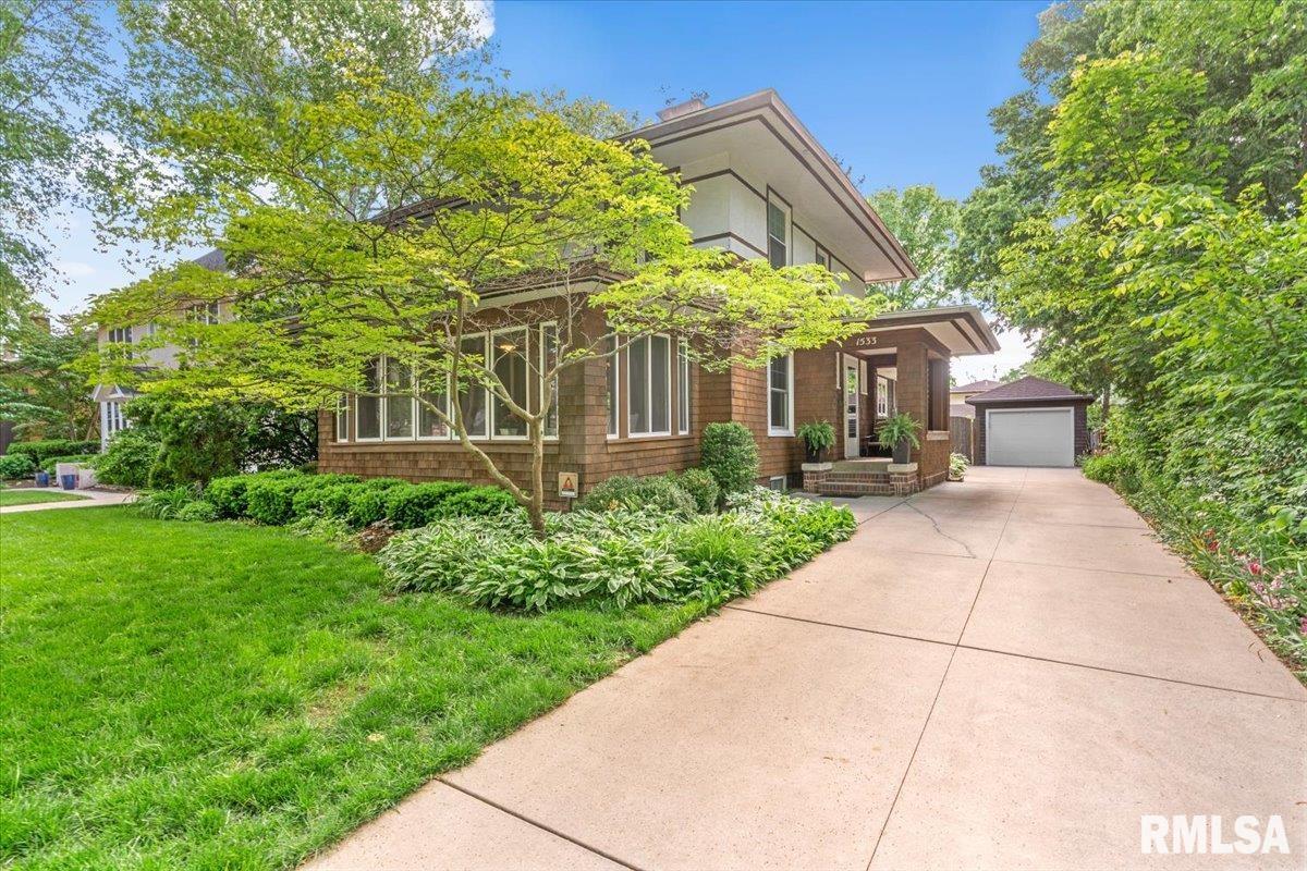 1533 Noble Avenue Springfield, IL 62704 - Photo 1 of 45