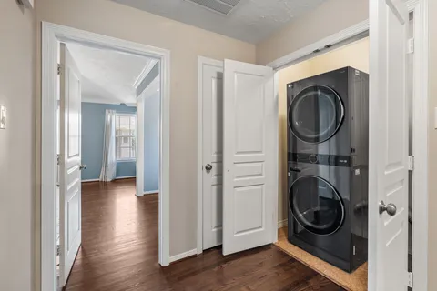 $455,000 | 2618 Enclave At Shady Acres Court, Houston, TX 77008