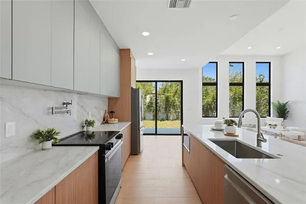 $899,000 | 2525 18th Avenue North, St. Petersburg, FL 33713