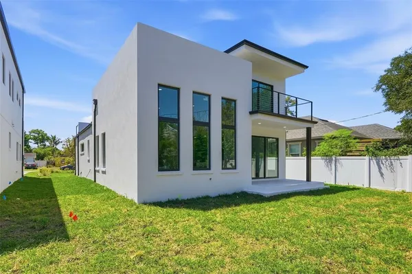 $899,000 | 2525 18th Avenue North, St. Petersburg, FL 33713