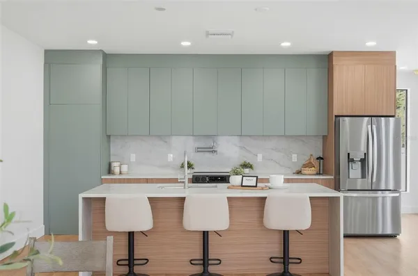 $899,000 | 2525 18th Avenue North, St. Petersburg, FL 33713