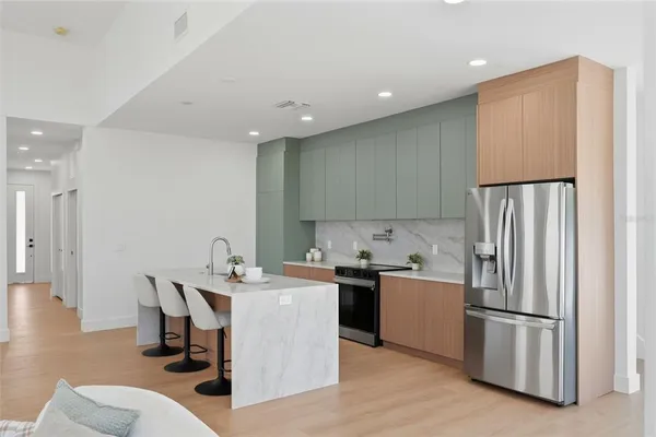 $899,000 | 2525 18th Avenue North, St. Petersburg, FL 33713