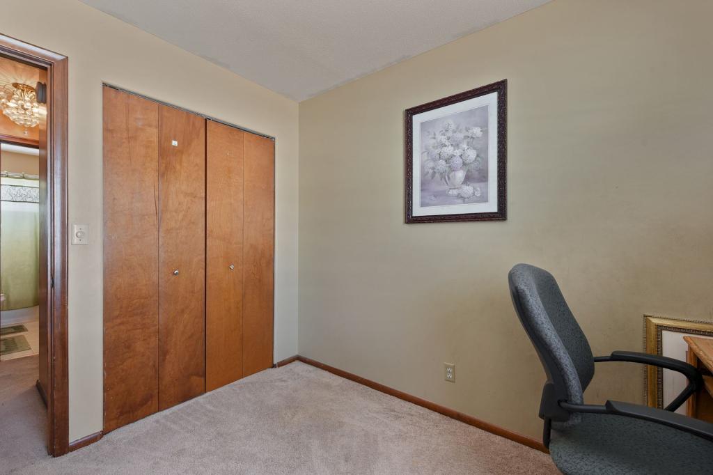 8209 Goodrich Road Bloomington, MN 55437 - Photo 17 of 31 Gallery Image 17