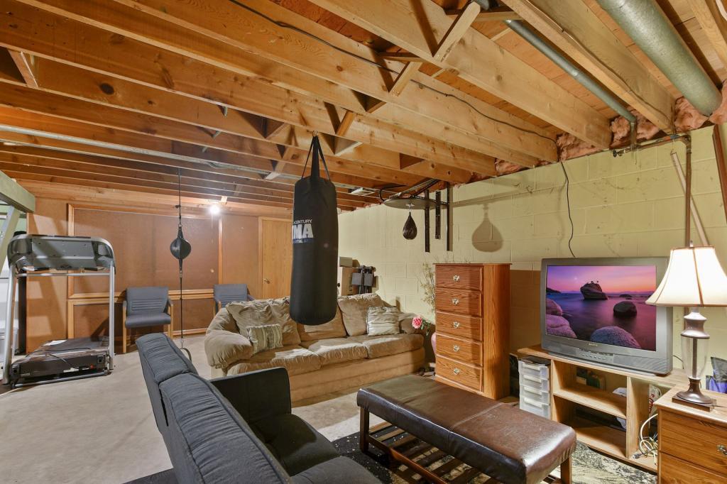 8209 Goodrich Road Bloomington, MN 55437 - Photo 20 of 31 Gallery Image 20