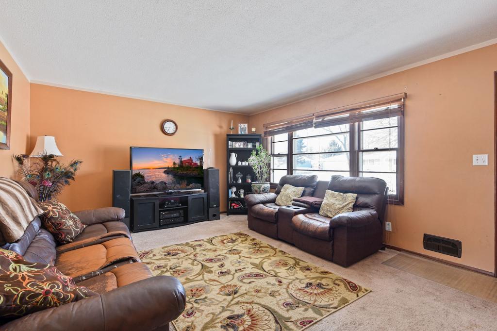 8209 Goodrich Road Bloomington, MN 55437 - Photo 3 of 31 Gallery Image 3