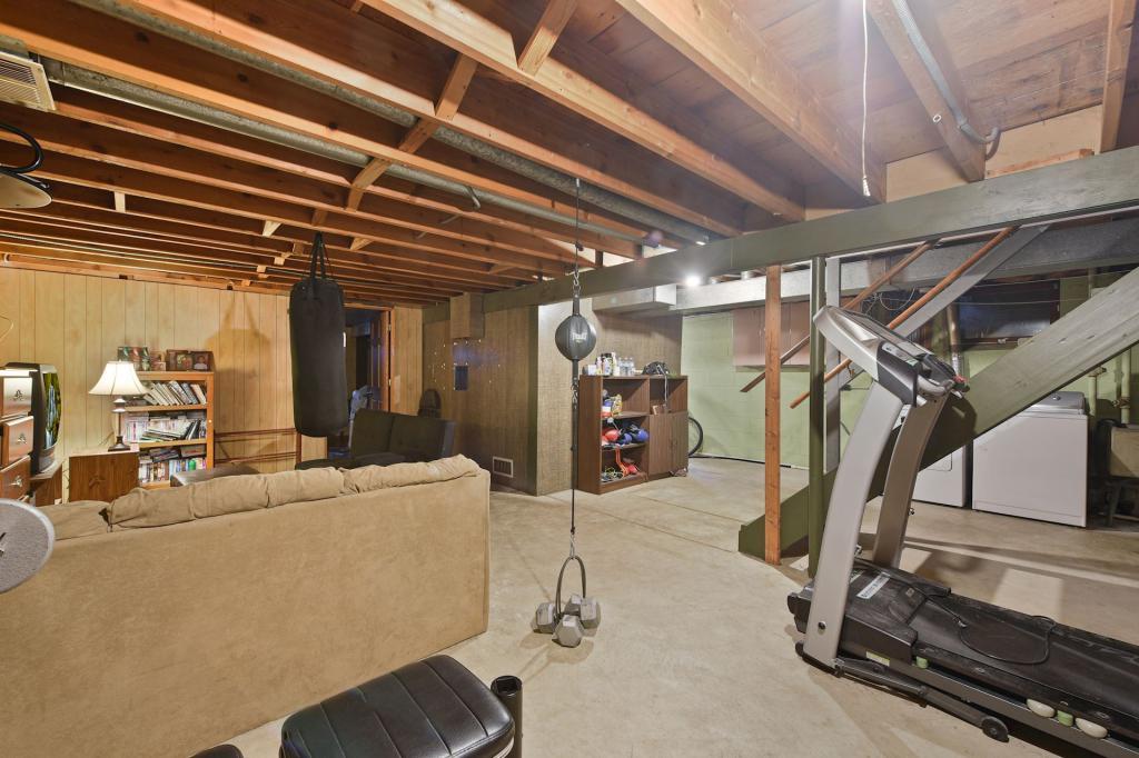 8209 Goodrich Road Bloomington, MN 55437 - Photo 21 of 31 Gallery Image 21