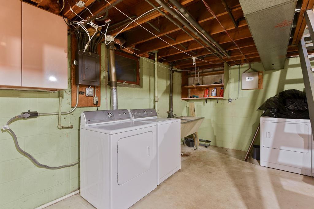 8209 Goodrich Road Bloomington, MN 55437 - Photo 22 of 31 Gallery Image 22