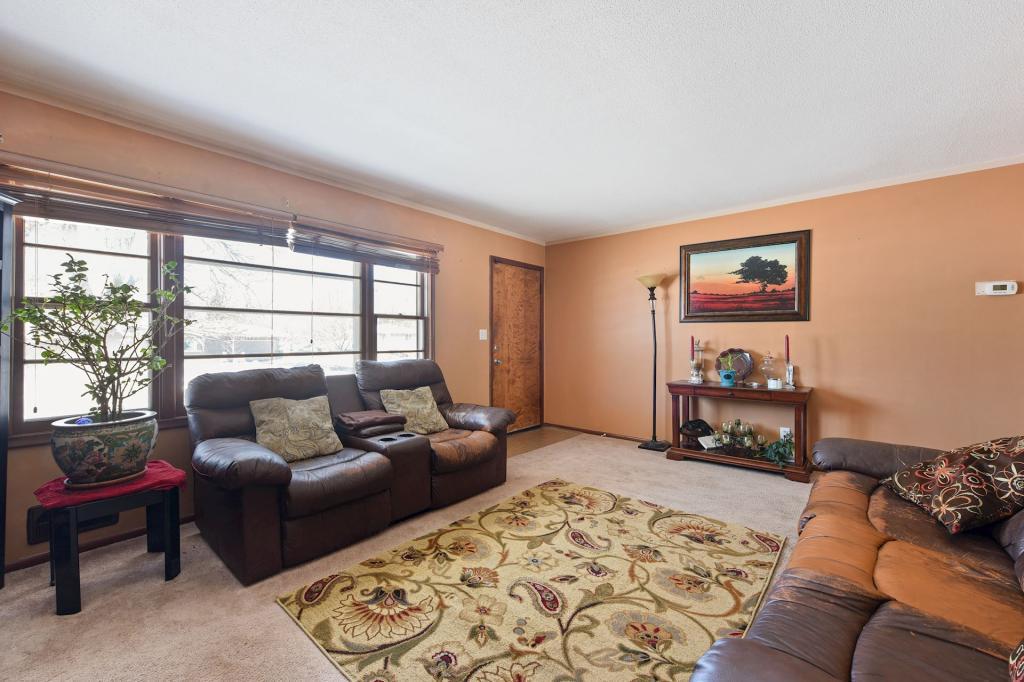 8209 Goodrich Road Bloomington, MN 55437 - Photo 4 of 31 Gallery Image 4