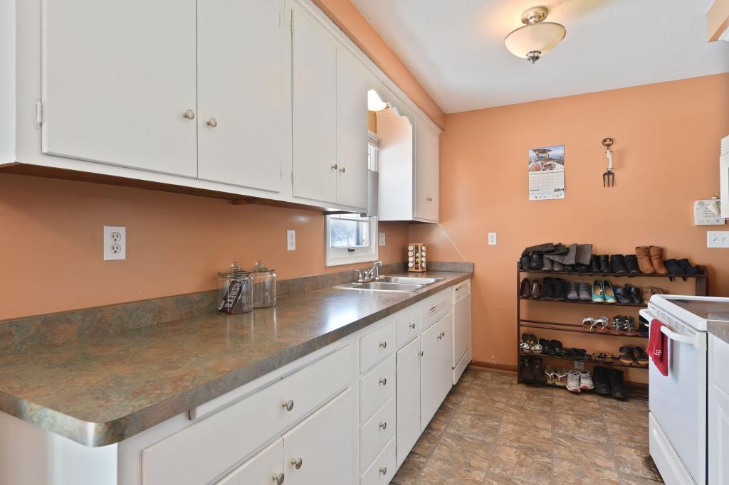 8209 Goodrich Road Bloomington, MN 55437 - Photo 8 of 31 Gallery Image 8