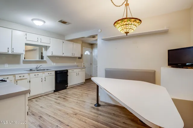 $177,000 | 463 Oak Grove Avenue, Gulfport, MS 39507