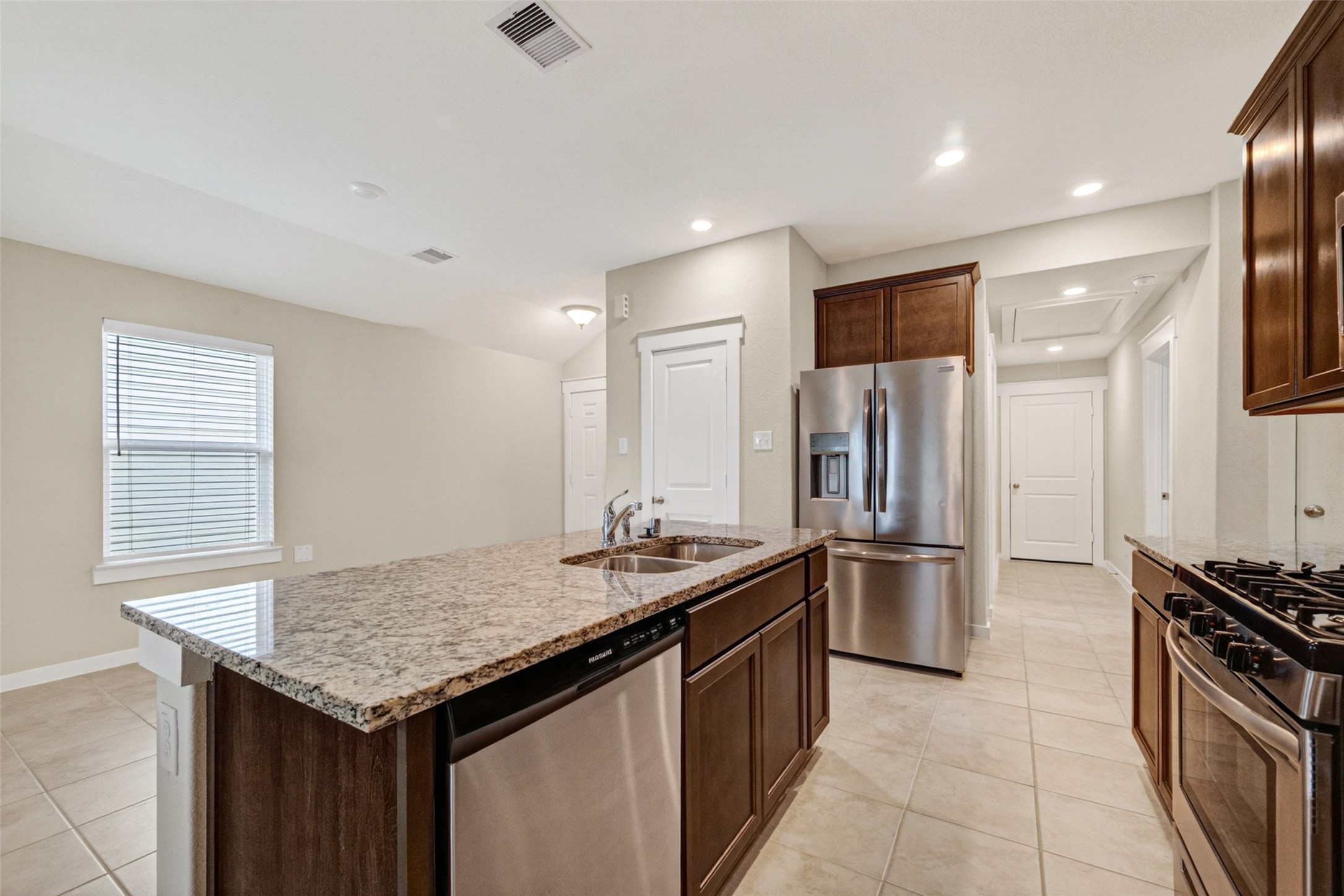 252 Laura Leigh Lane Angleton, TX 77515 - Photo 15 of 30