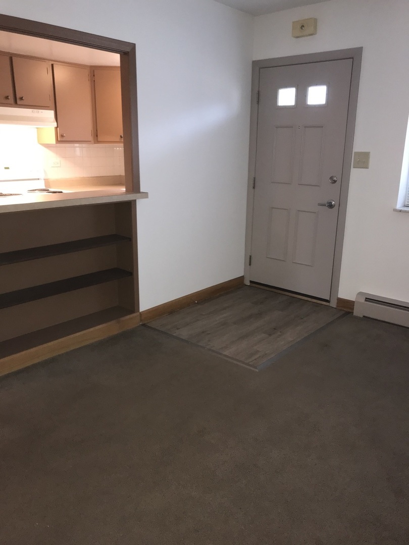 1017 Peterson Avenue, Unit A4 Park Ridge, IL 60068 - Photo 5 of 10 an empty room with a bathroom