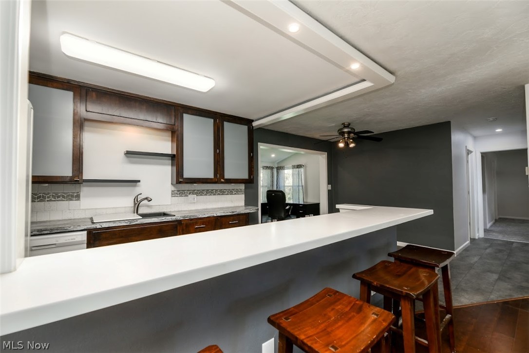 5481 Hamilton Road Valley City, OH 44280 - Photo 6 of 24 Travertine backsplash, Solid Surface bar top