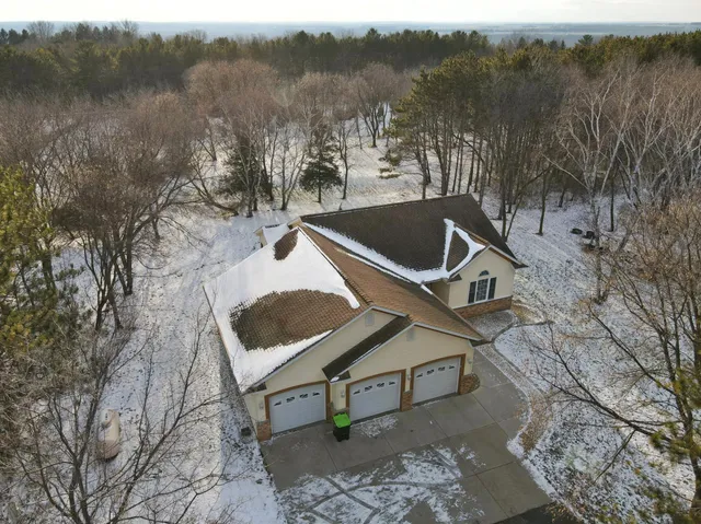 $600,000 | W11789 497th Avenue, Prescott, WI 54021