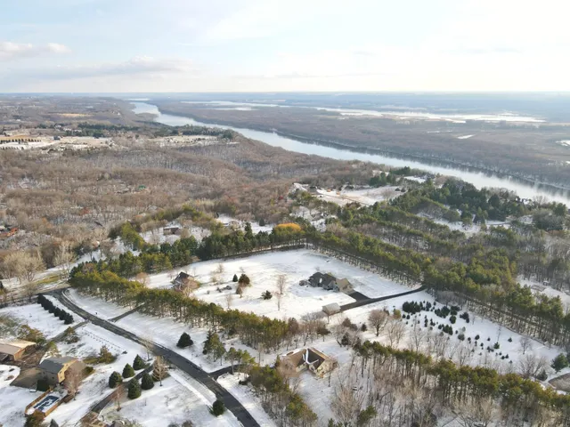 $600,000 | W11789 497th Avenue, Prescott, WI 54021