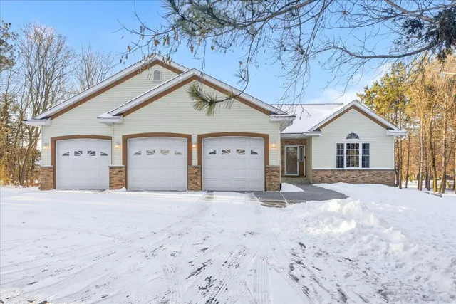 $600,000 | W11789 497th Avenue, Prescott, WI 54021