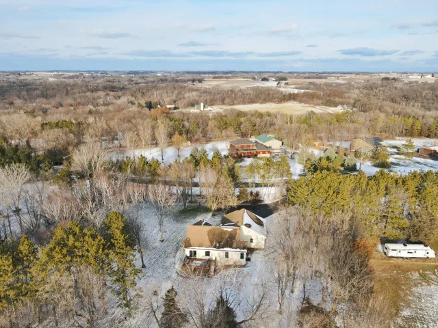 $600,000 | W11789 497th Avenue, Prescott, WI 54021