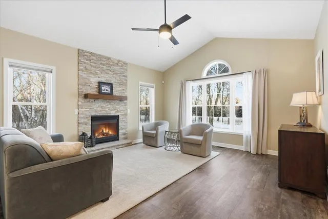 $600,000 | W11789 497th Avenue, Prescott, WI 54021