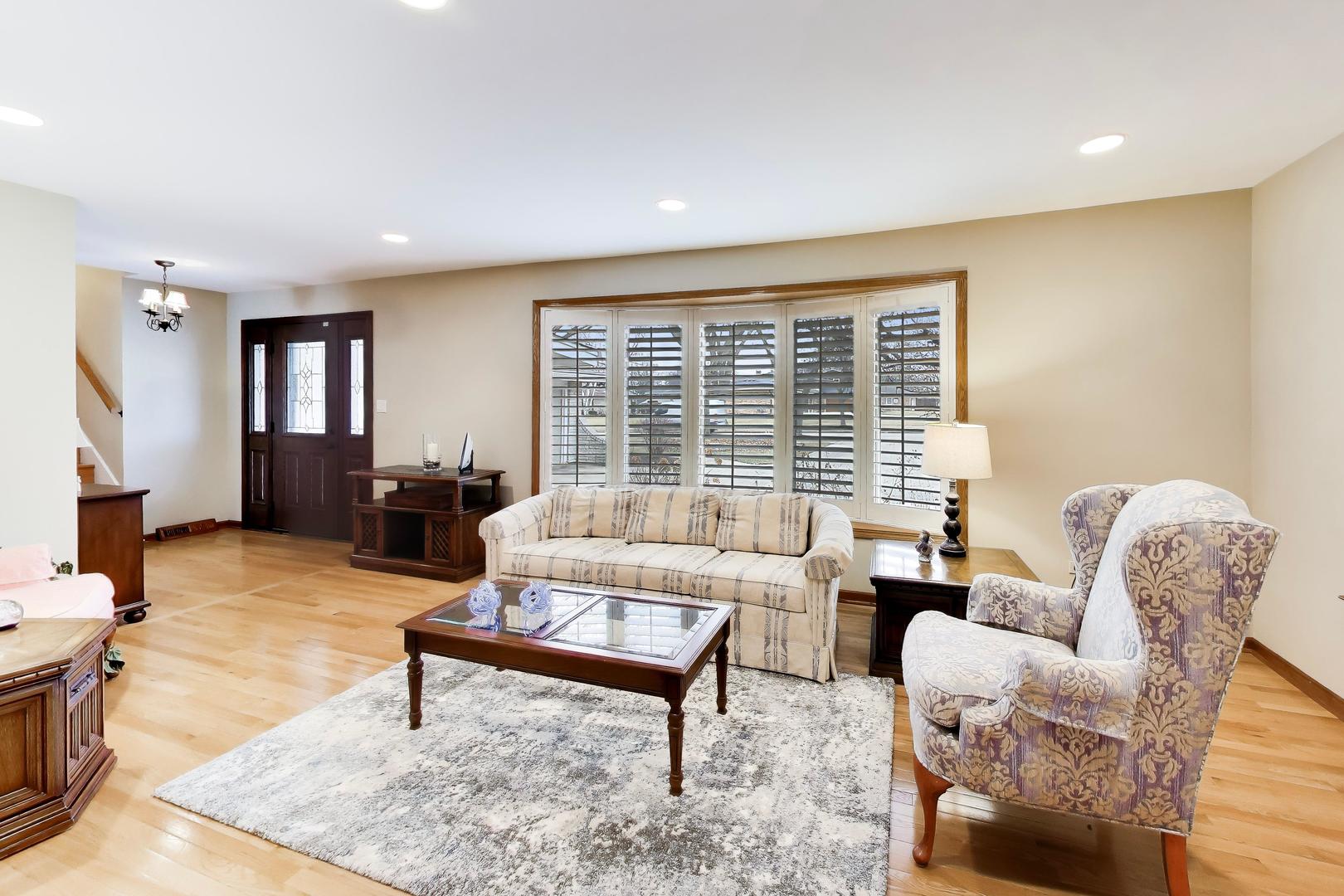 7717 Rohrer Drive Downers Grove, IL 60516 - Photo 4 of 31