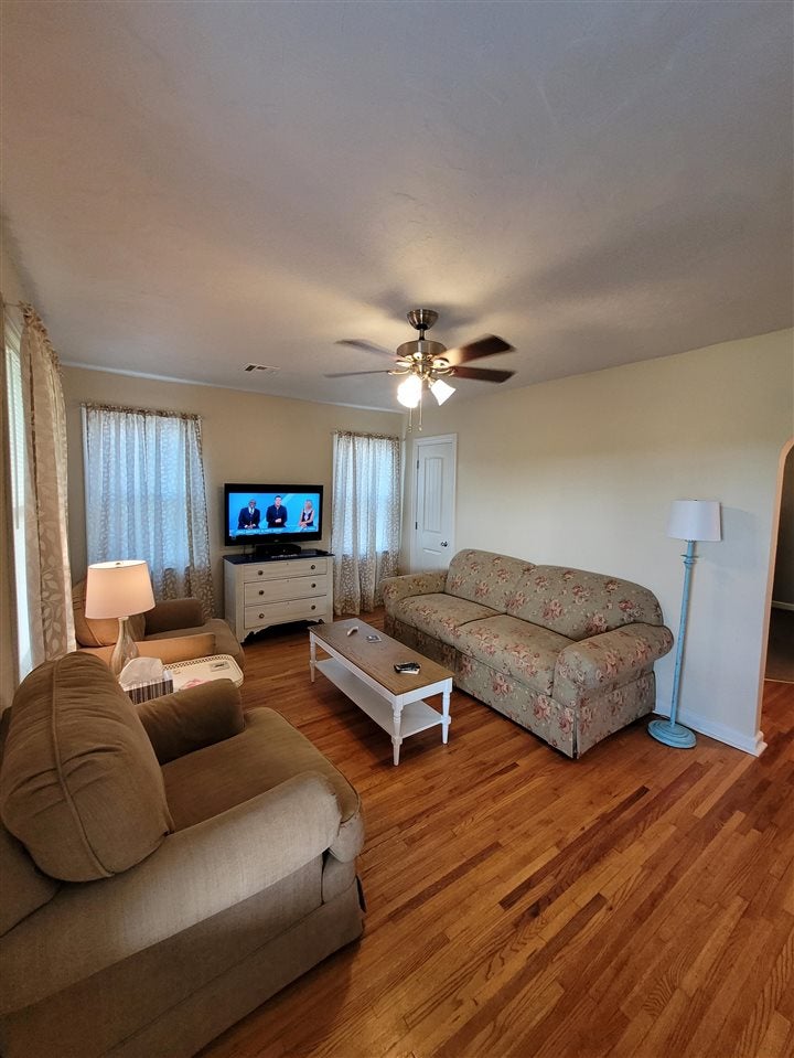 1010 Locust Street Perry, OK 73077 - Photo 4 of 21 Gallery Image 4