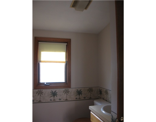 22 Algonquin Road Narragansett, RI 02882 - Photo 12 of 12 Bathroom.