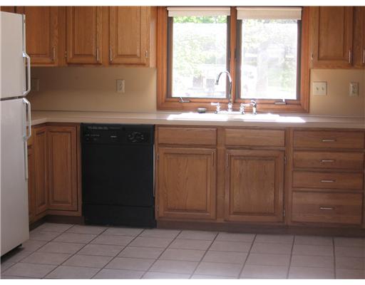 22 Algonquin Road Narragansett, RI 02882 - Photo 4 of 12 Kitchen.