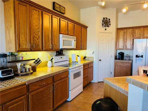 $2,500 | 2853 Esmerelda Drive, Bullhead City, AZ 86429