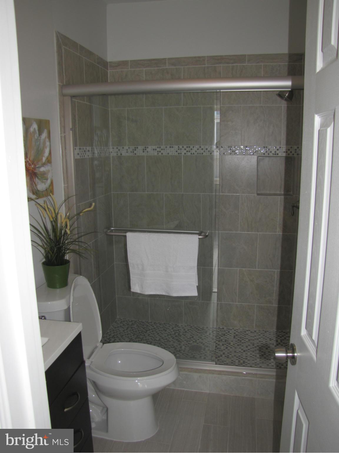 4006 Falls Road Baltimore, MD 21211 - Photo 6 of 23 Bath (Master)