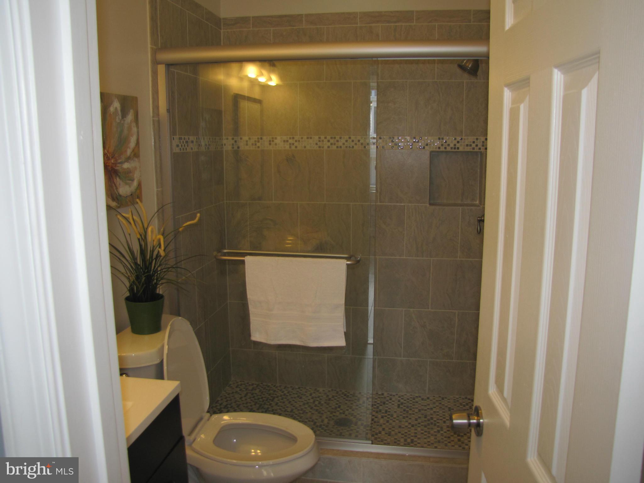 4006 Falls Road Baltimore, MD 21211 - Photo 7 of 23 Bath