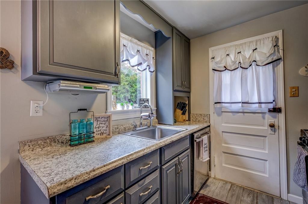 24 Leon Road Pittsburgh, PA 15220 - Photo 6 of 24 Petite Kitchen Cabinets and High Definition Laminate counter.