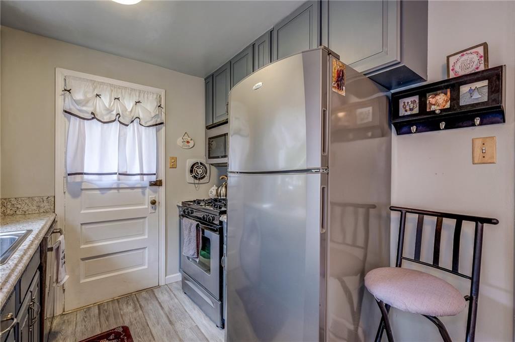 24 Leon Road Pittsburgh, PA 15220 - Photo 7 of 24 Includes all the Stainless Steel Kitchen Appliances!